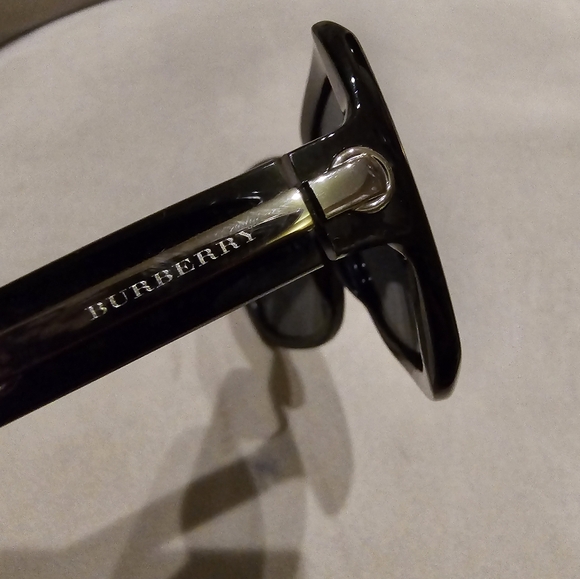 Burberry Authentic black sunshades - Picture 6 of 11